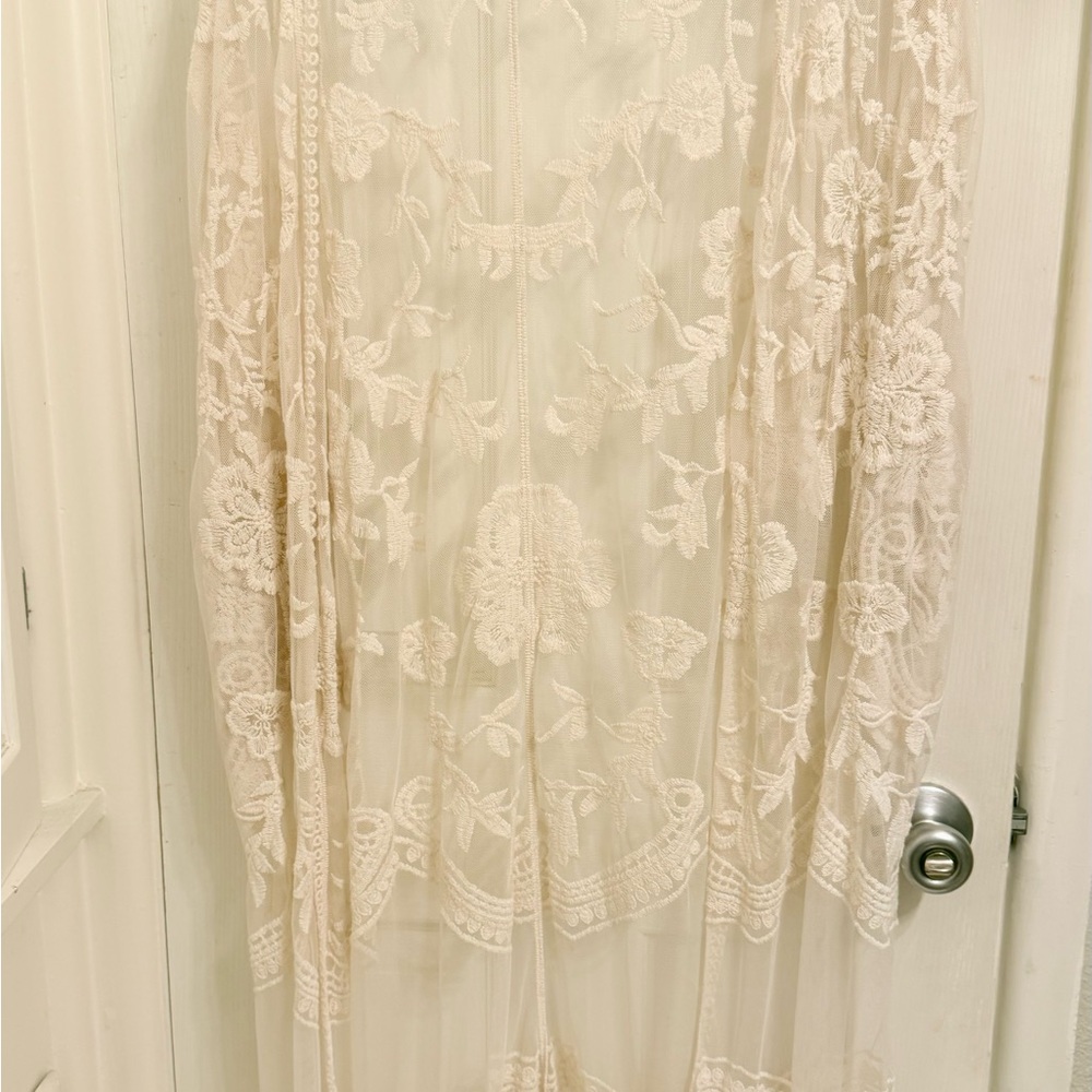 She + Sky Cream Floral Lace Cover-Up